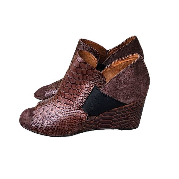 Donald Pliner Lizzy Snakeskin Embossed Leather Wedge Sandals 8.5M - Picture 9 of 10